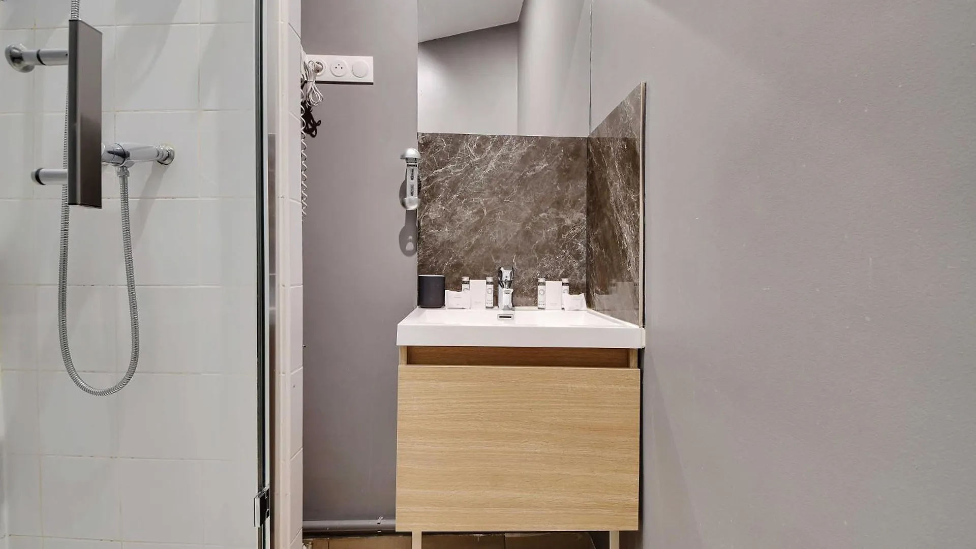 Modern Studio Near Gare De L Est Paris Apartment